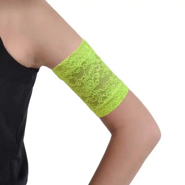 Lace armband in vibrant yellow for CGM and insulin pump, providing secure and stylish support on the upper arm.