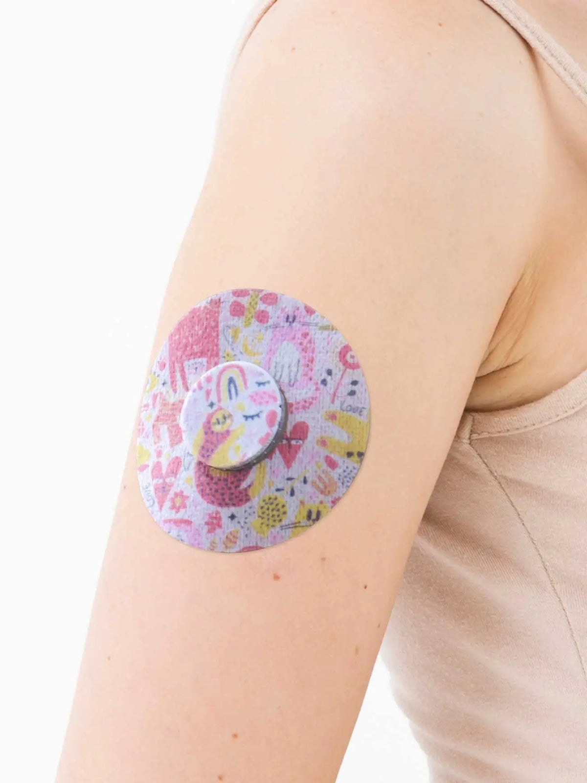 Plaster til FreeStyle Libre 2, design Catch the Love, på armen