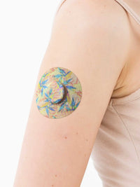 Plaster til FreeStyle Libre 3, design Tequila Sunrise, på armen