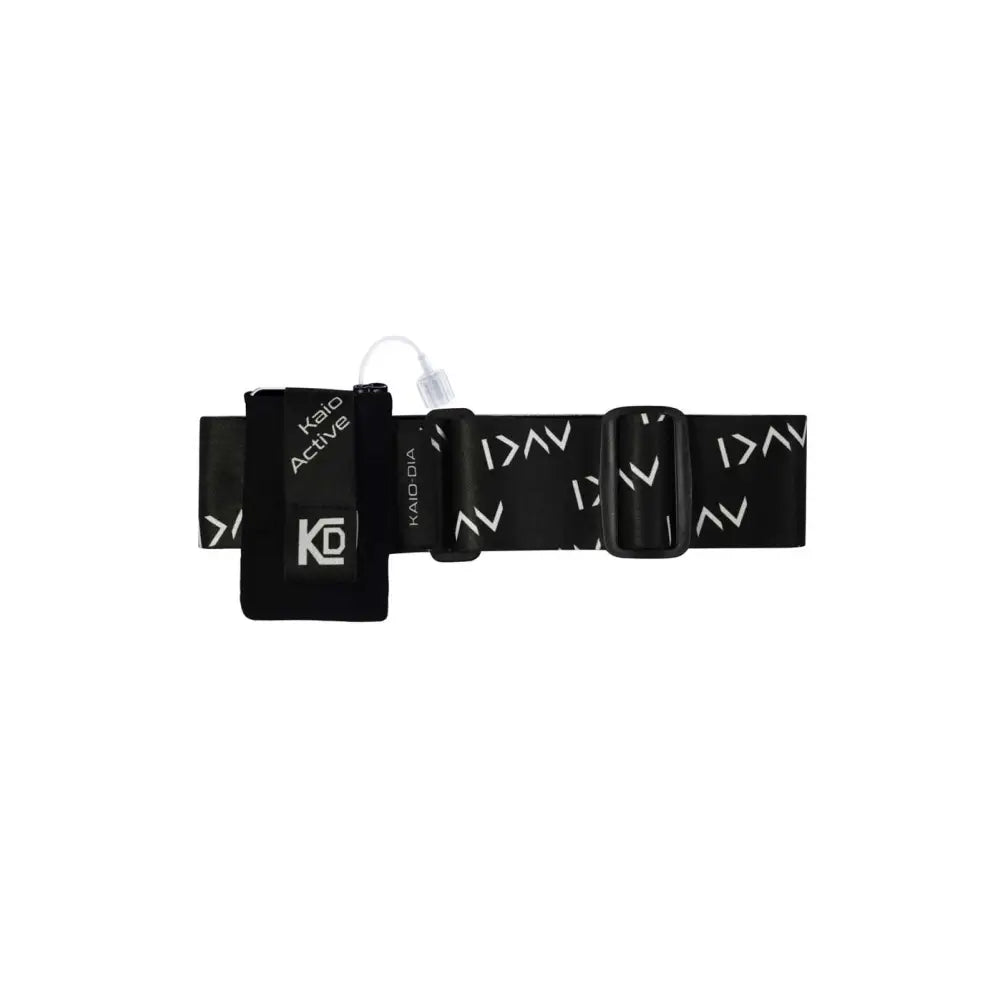 Insulin pump leg band with neoprene pouch, black with white design, Dia-Unisex Sport model by Kaio.