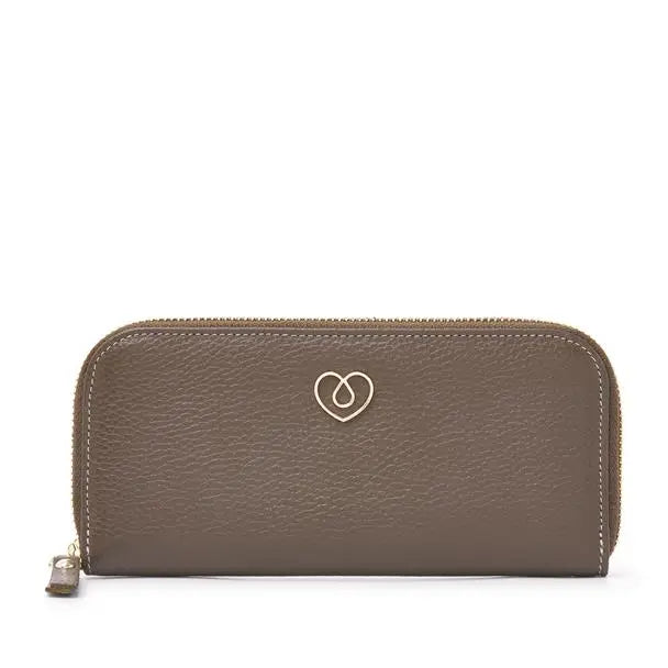 Leather diabetic case with zip closure from Sweet Collection, ideal for organizing diabetes care essentials in style.