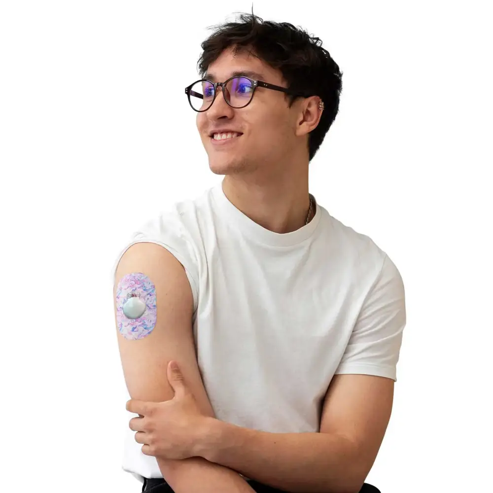 Plaster til Medtronic Guardian, Spring-serien, båret på armen af en mand